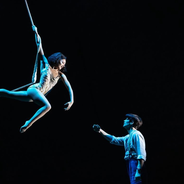 2 performers during Water for Elephant