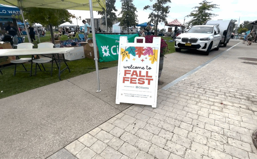Sign saying "welcome to fall fest"