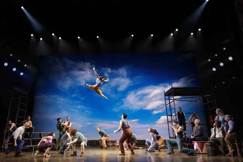 performers on stage in Water for Elephants